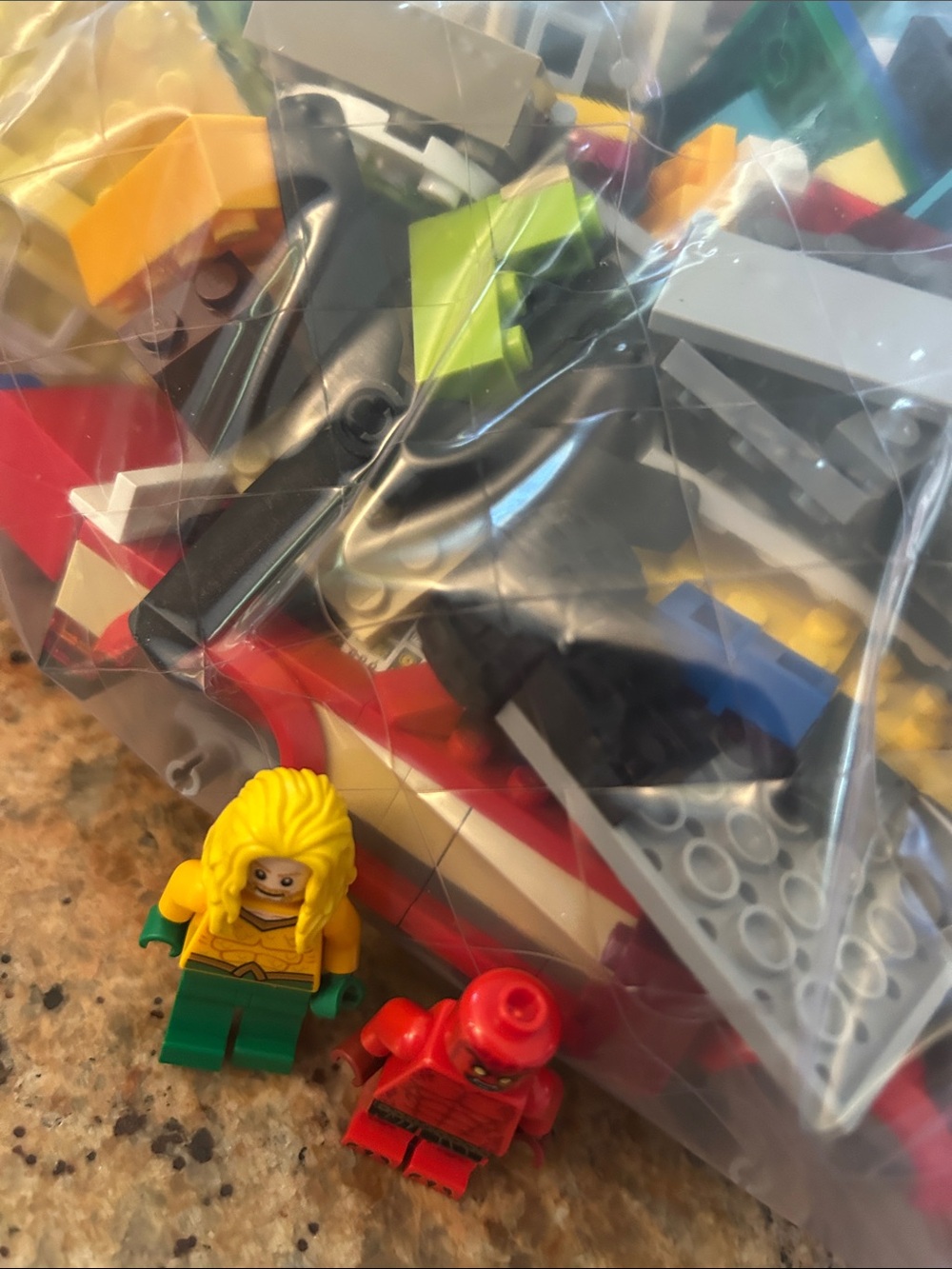 2lbs. Lego misc. pieces with two mini figures, Lot E - Picture 4 of 5